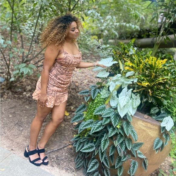 Pretty little thing dress tan and black abstract print 12 - Picture 3 of 7